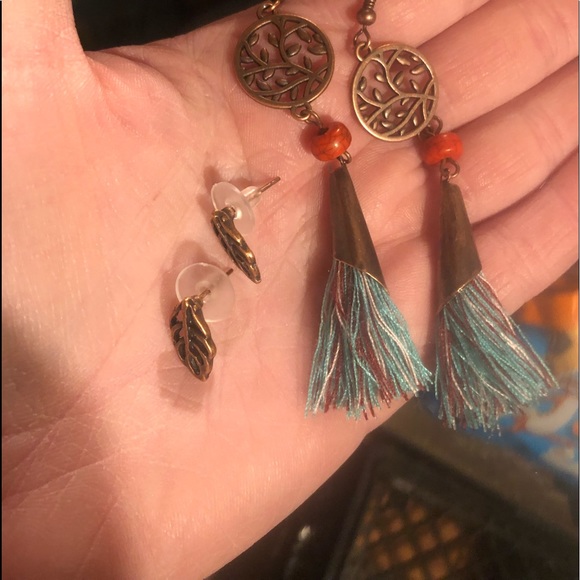 2/15 NEW 2 pair earrings leafs/tree dangles - Picture 2 of 3